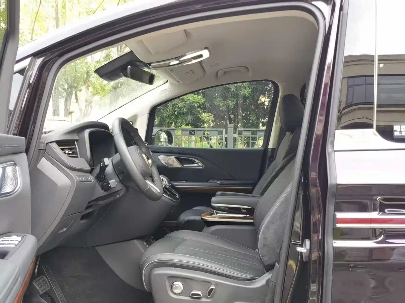 Hongqi HQ9 2024 Model 2.0T Luxury Edition фото 5