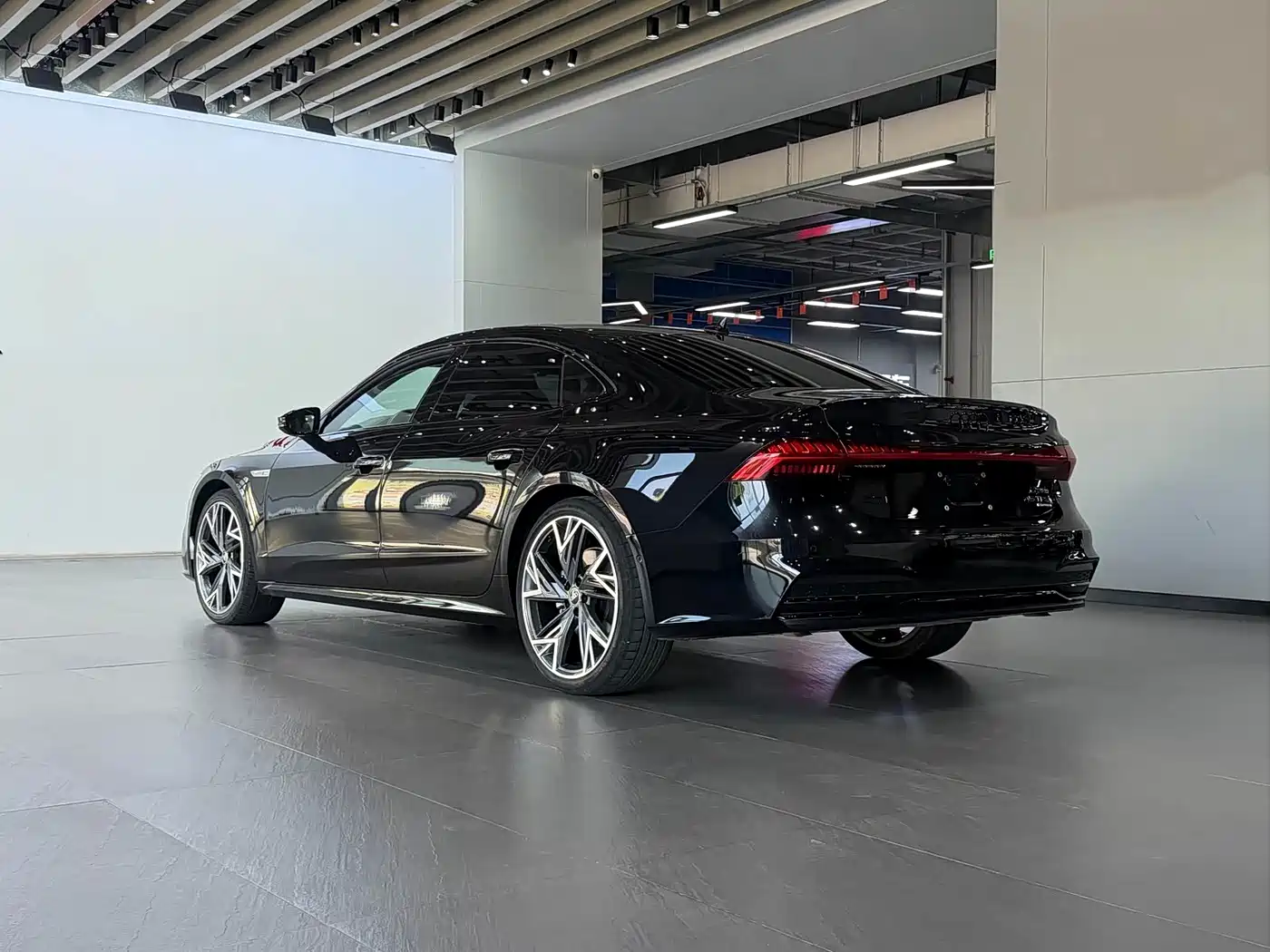 Audi A7L 2024 45 TFSI quattro S-line Black Warrior Edition фото 21