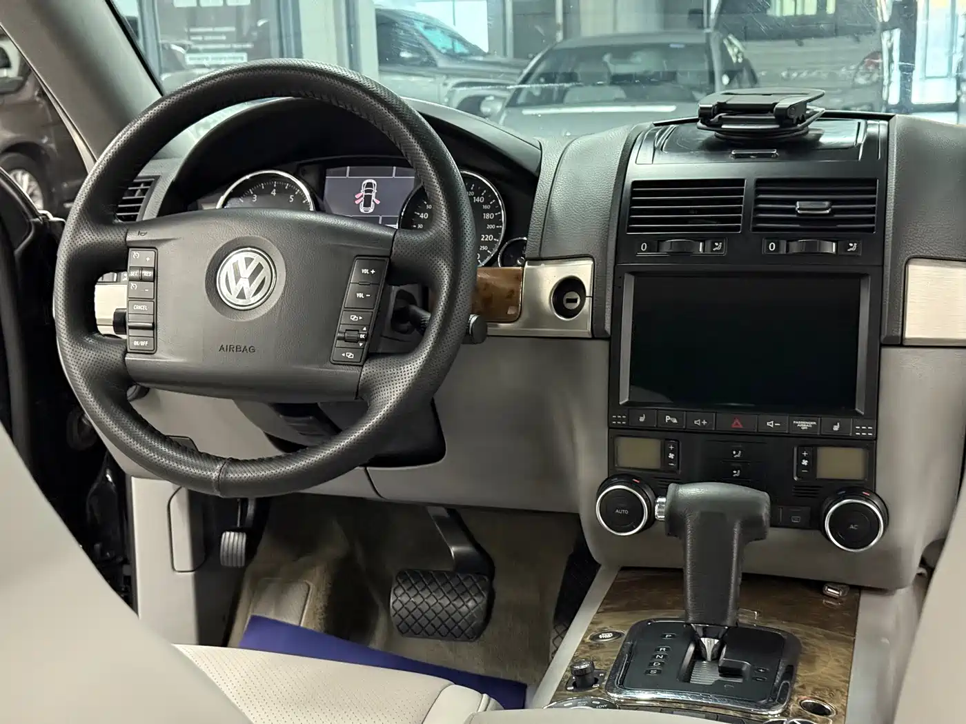 Volkswagen Touareg 2010 3.6 Limited Luxury Edition фото 7