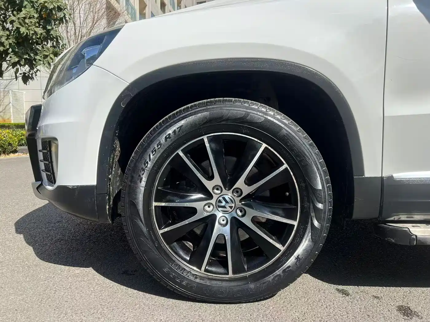 VOLKSWAGEN TIGUAN