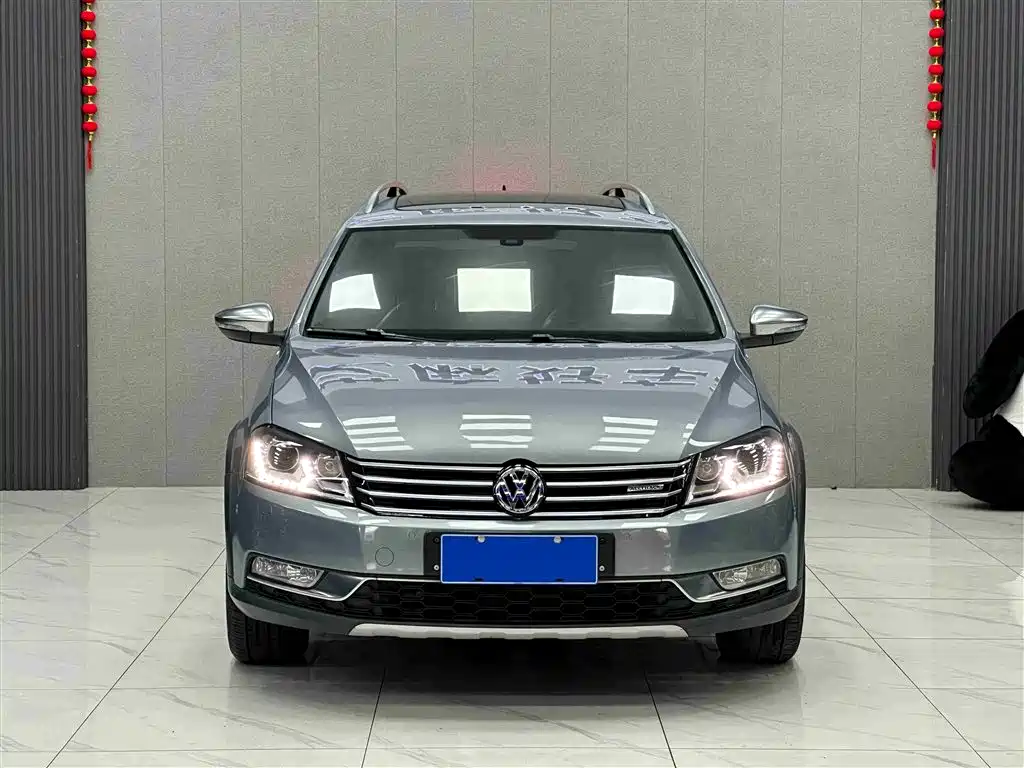 Volkswagen Magotan (Import) 2012 Wagon 2.0TSI 4WD Luxury фото 2