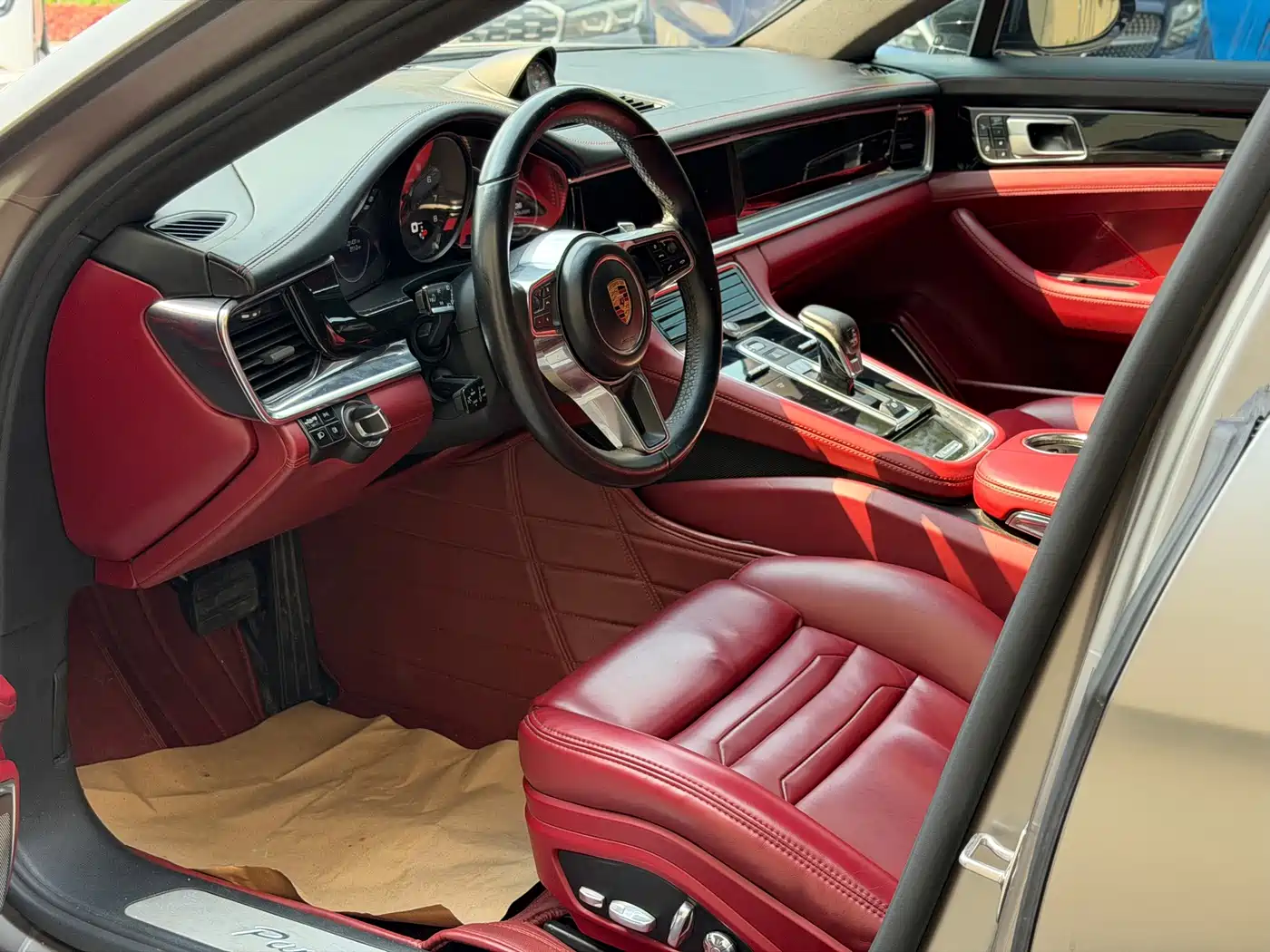Photo 11 - Porsche Panamera