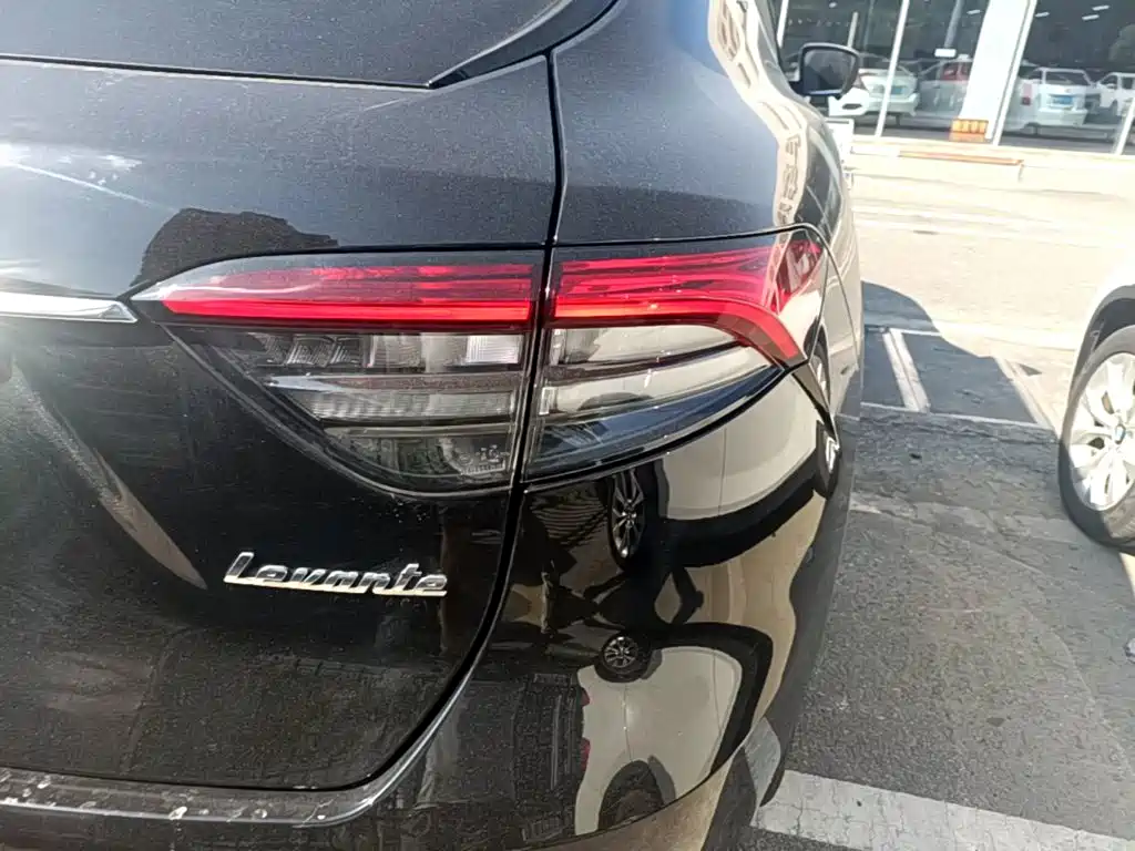 Photo 8 - Maserati Levante