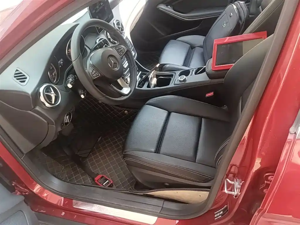 Mercedes-Benz GLA 2018 GLA 200 Dynamic фото 15