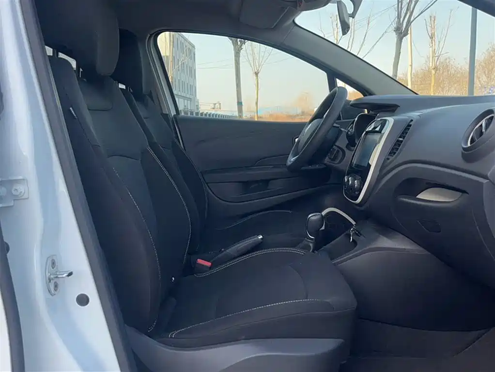 Renault Captur 2019 2018 TCe190 Urban Style