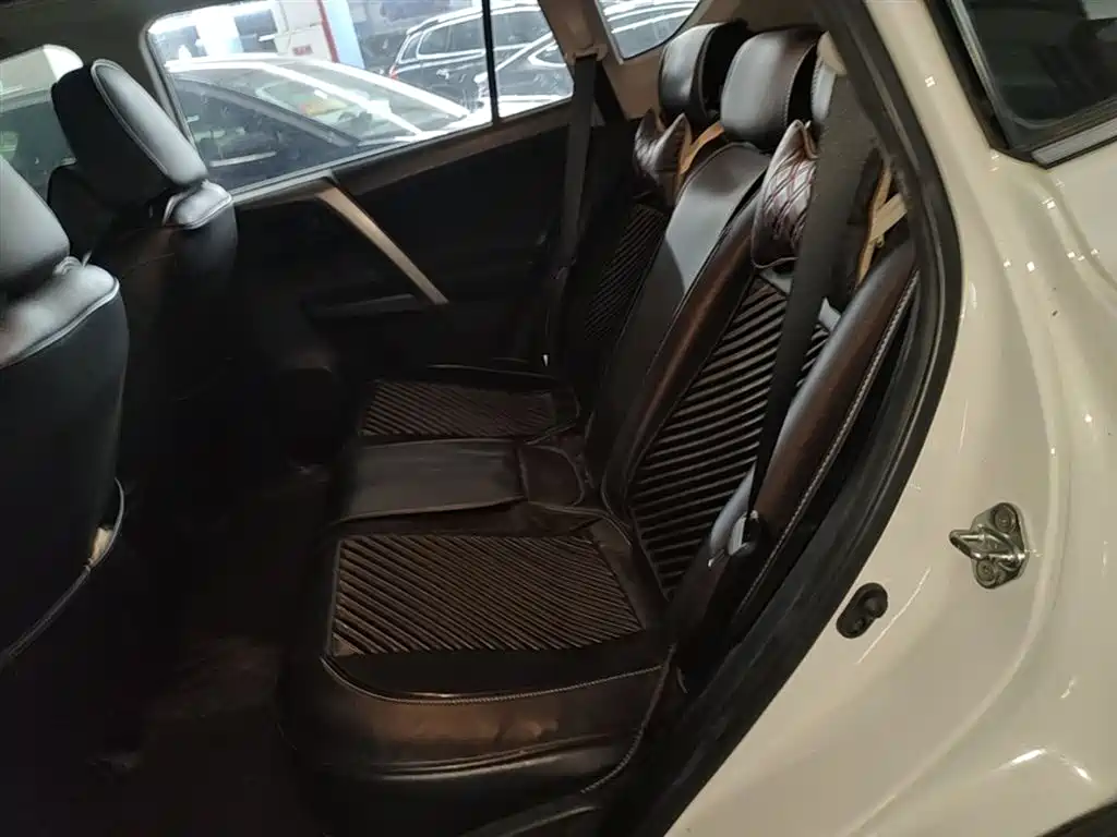 Toyota RAV4 Rongfang 2016 2.0L CVT 2WD Trend (China V) фото 17