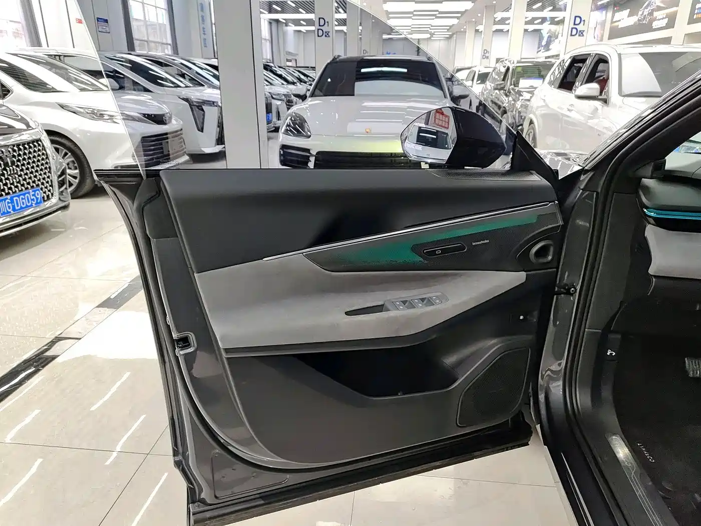 Lynk & Co 08 EM-P 2024 120km Long Range Plus фото 3