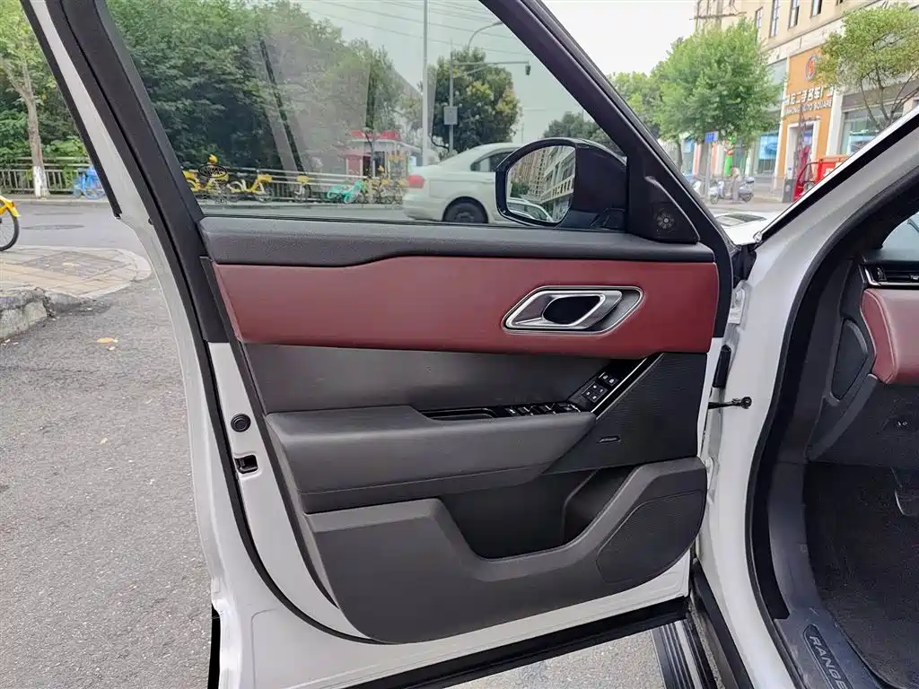 Land Rover Range Rover Velar 2024 Dynamic HSE фото 6