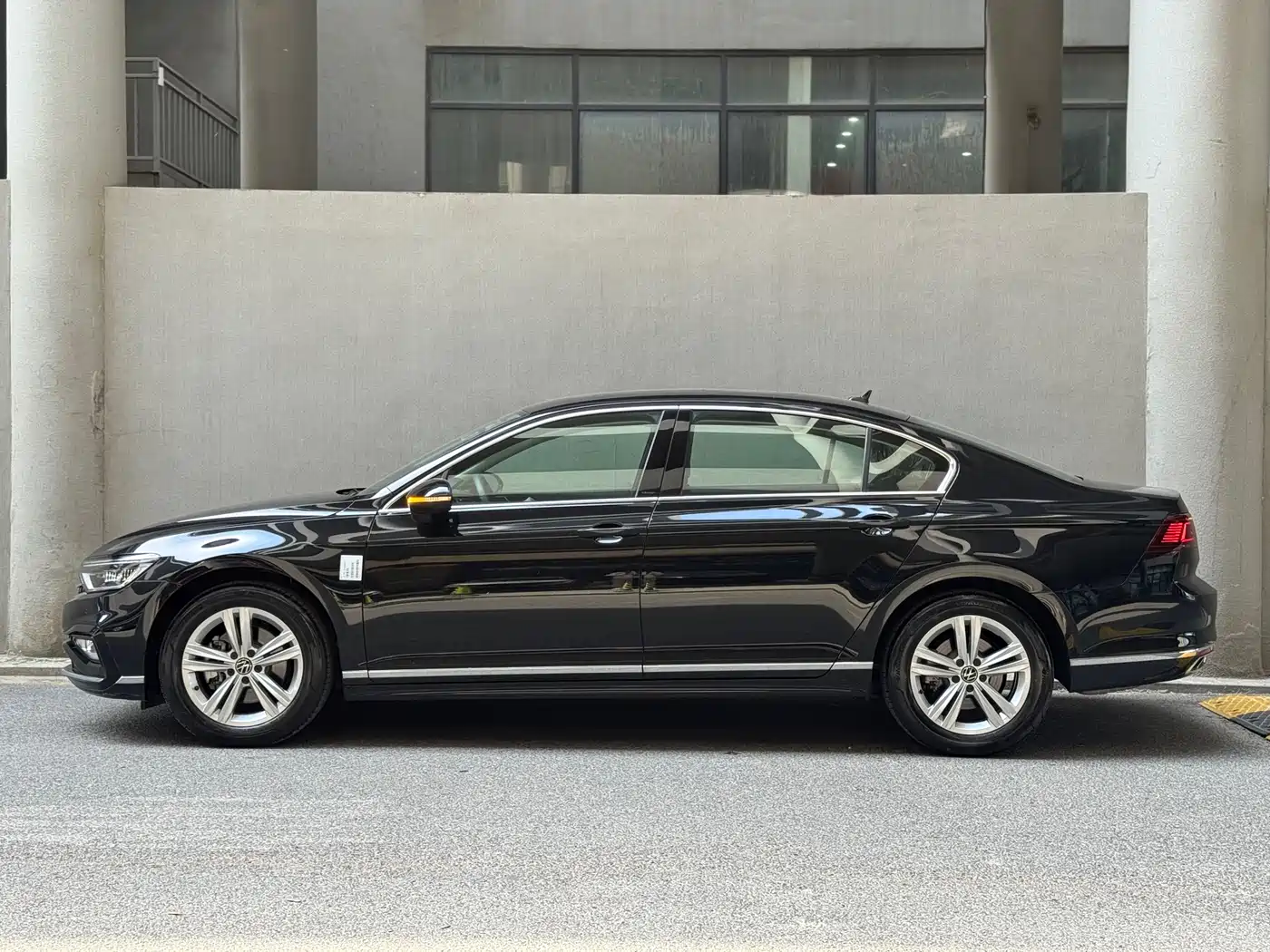 Volkswagen Magotan 2023 2 Million Units Commemorative Edition 280TSI DSG Comfort фото 3