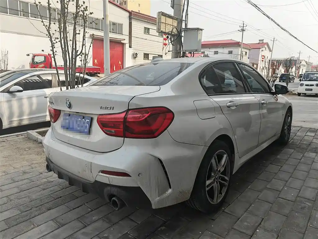 BMW 1 SERIES