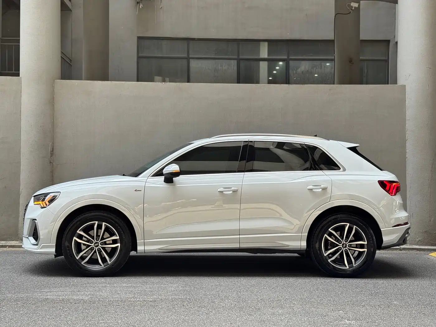 Audi Q3 2023 35 TFSI Progressive Dynamic (1.4T) фото 3