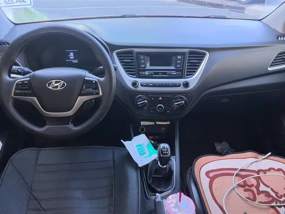 Hyundai Verna 2020 1.4L Manual GLS Cool Edition фото 12
