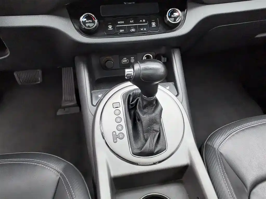 Kia Sportage 2016 2.0L Automatic 2WD DLX фото 13