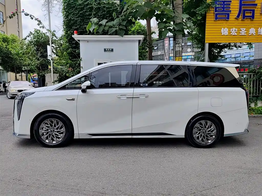 GAC Trumpchi Trumpchi Xiangwang M8 2025 Model QianKun Series Ultra First Class фото 3