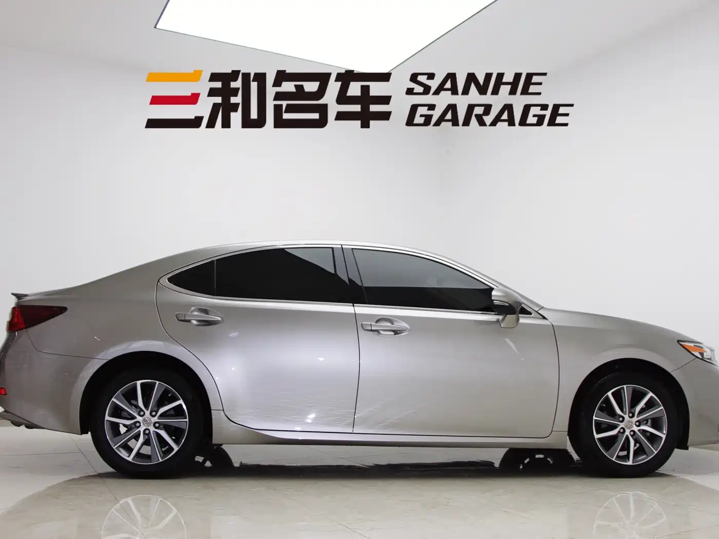 Lexus ES 2015 300h Comfort Edition фото 4