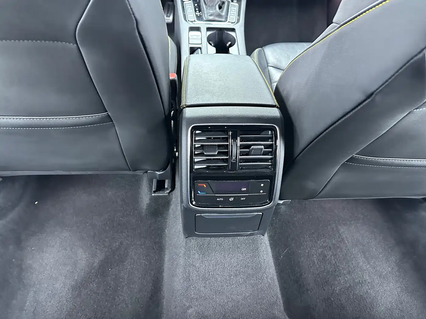 Volkswagen FAW-Volkswagen CC 2023 380TSI Eye-catching Edition фото 13