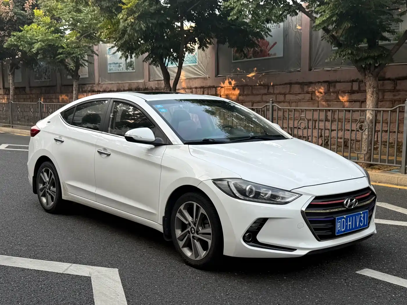 Hyundai Elantra 2016 Model 1.6L Automatic Smart Elite фото 3