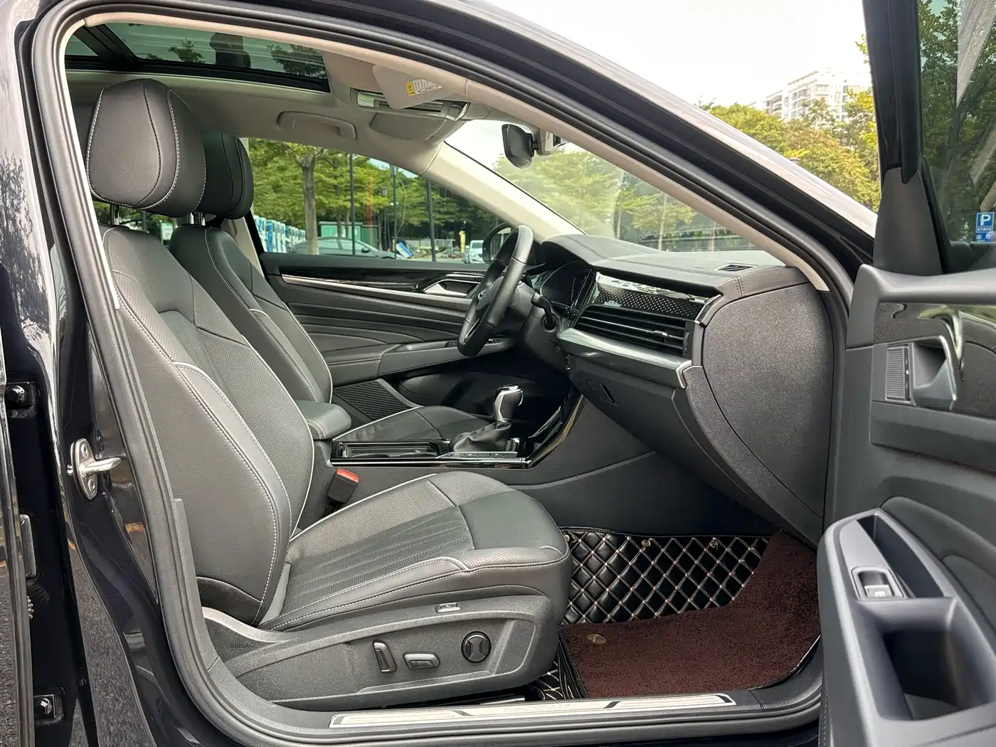 Volkswagen Passat 2023 330TSI Premium Edition фото 14