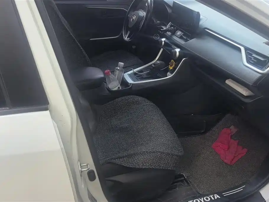 Toyota RAV4 Rongfang 2023 2.0L CVT 2WD Urban Edition фото 8