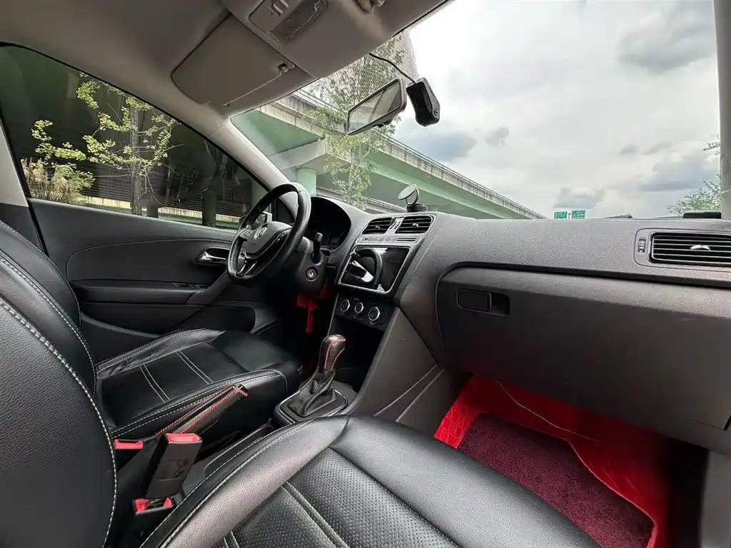 Volkswagen Polo 2018 1.5L Auto Safe Drive фото 6