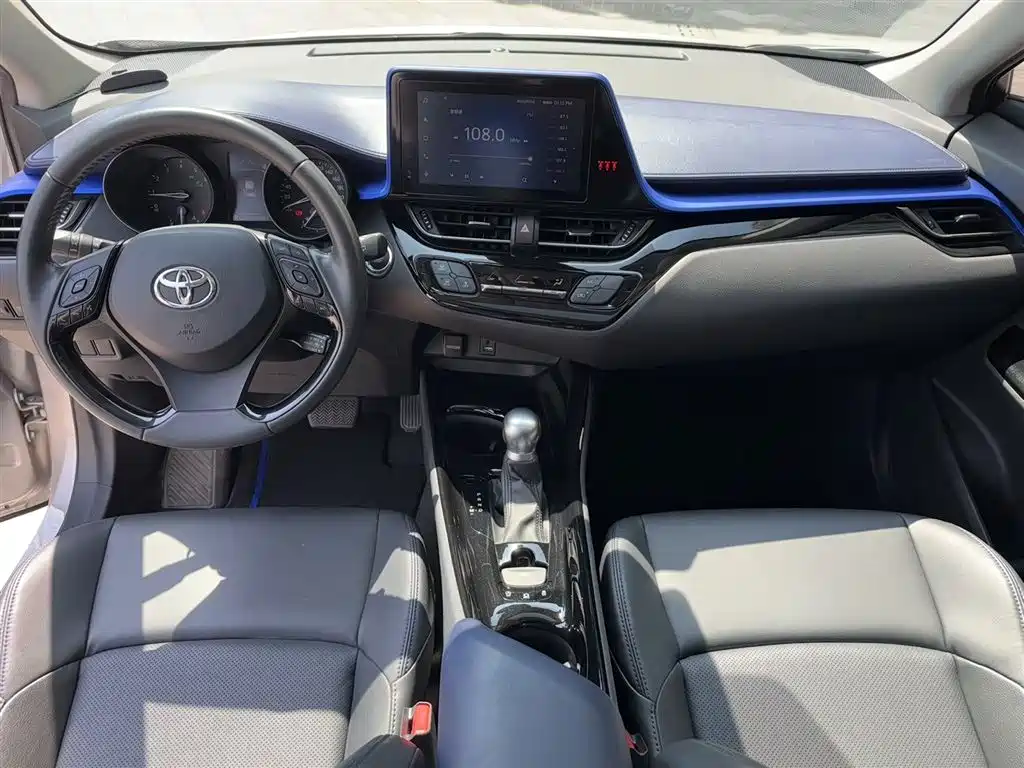Toyota C-HR 2021 2.0L Luxury Edition фото 8