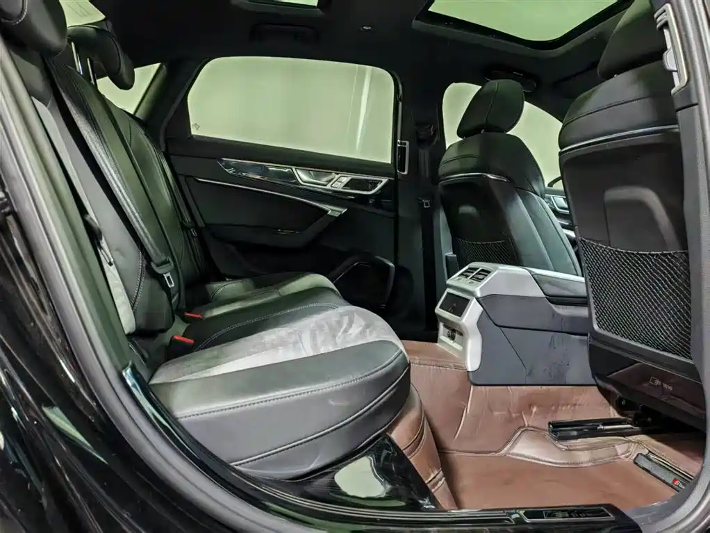 Audi A6L New Energy 2022 55 TFSI e quattro фото 6