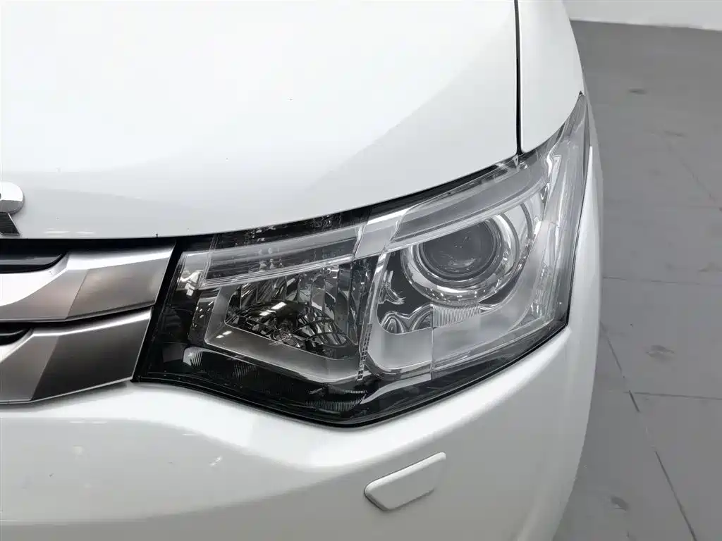 Mitsubishi Outlander (Import) 2014 2.4L 4WD Luxury Value Edition 5-seater фото 7