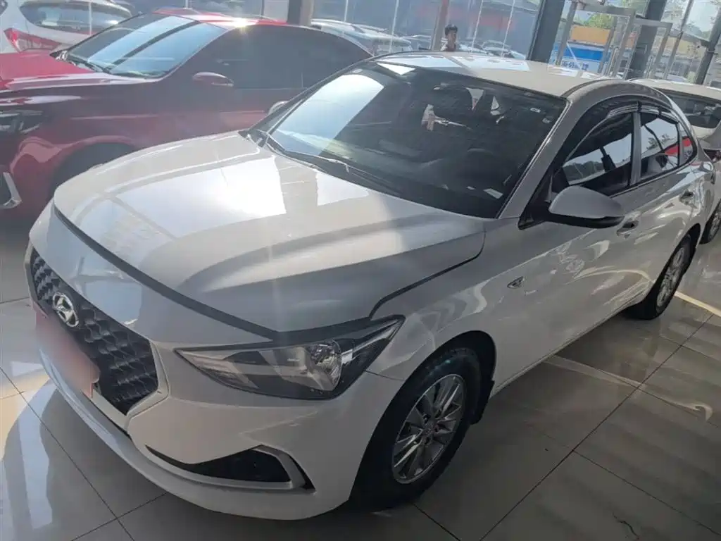Hyundai Elantra 2018 1.6L Automatic Pleasing Edition GL China VI фото 2