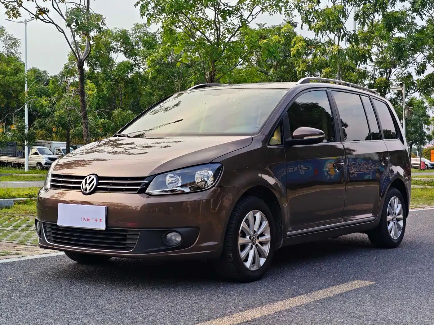 Volkswagen Touran 2013 1.4T DSG Comfort 5-seater фото 2