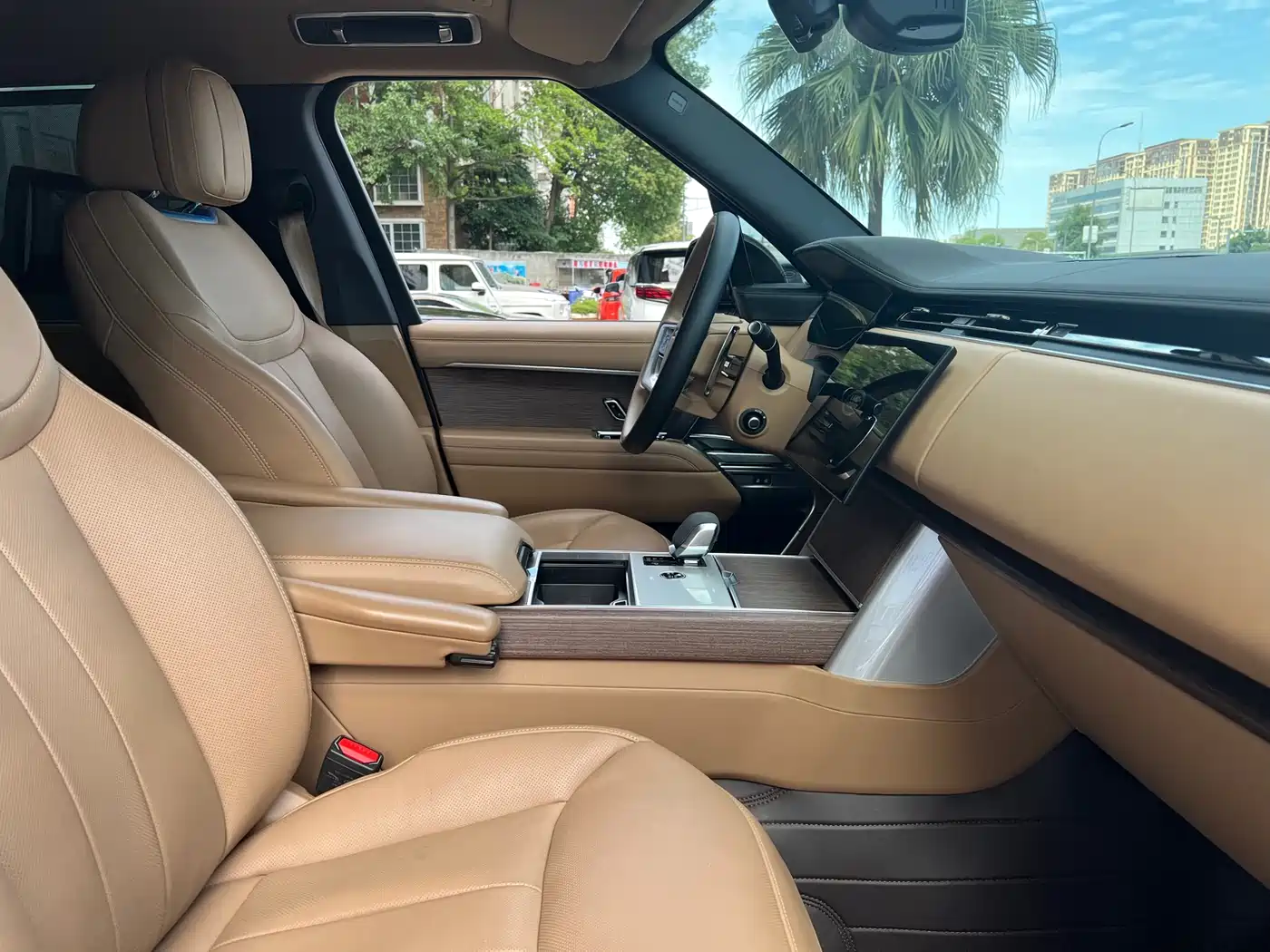 Land Rover Range Rover 2025 3.0 L6 400PS Genesis Extended Wheelbase фото 4