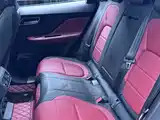 Фото 6 - Jaguar F-PACE