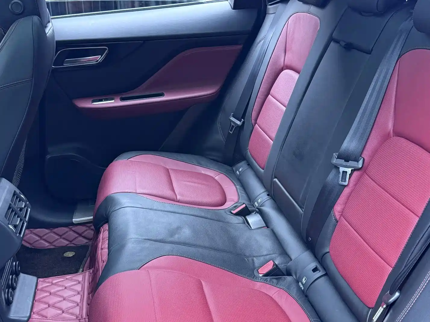 Фото 6 - Jaguar F-PACE