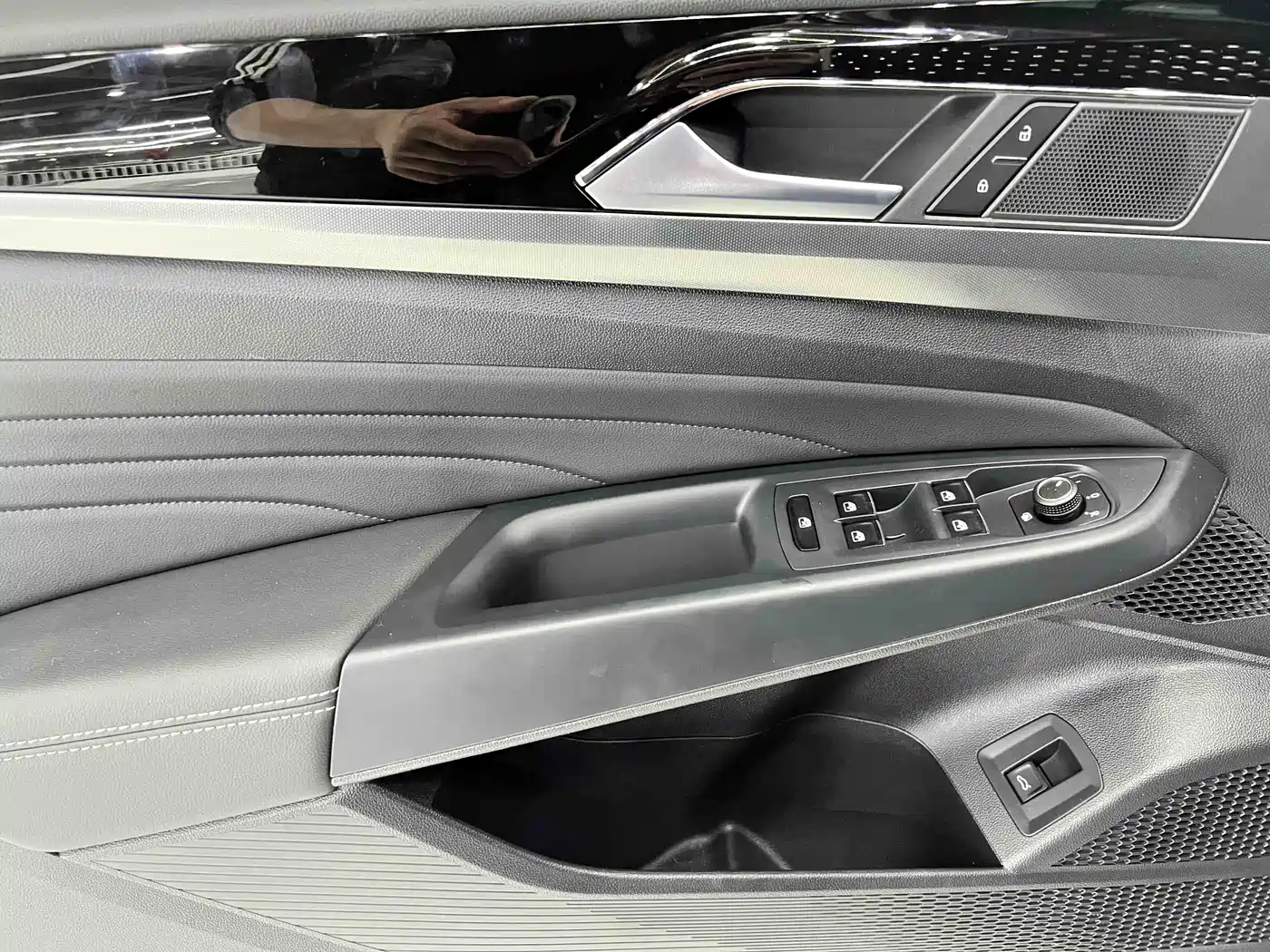 Volkswagen Passat 2022 280TSI Elite Edition фото 8