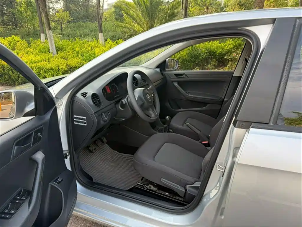 Volkswagen Jetta 2015 Value Edition 1.6L Manual Fashion фото 14