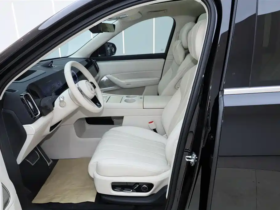 AITO Wenjie AITO M8 2025 Extended Range Max 37kWh 5-Seater фото 18