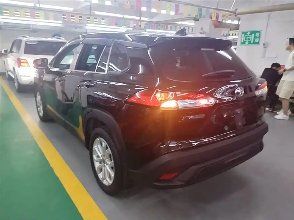Toyota Frontlander 2022 2.0L CVT Elite фото 5