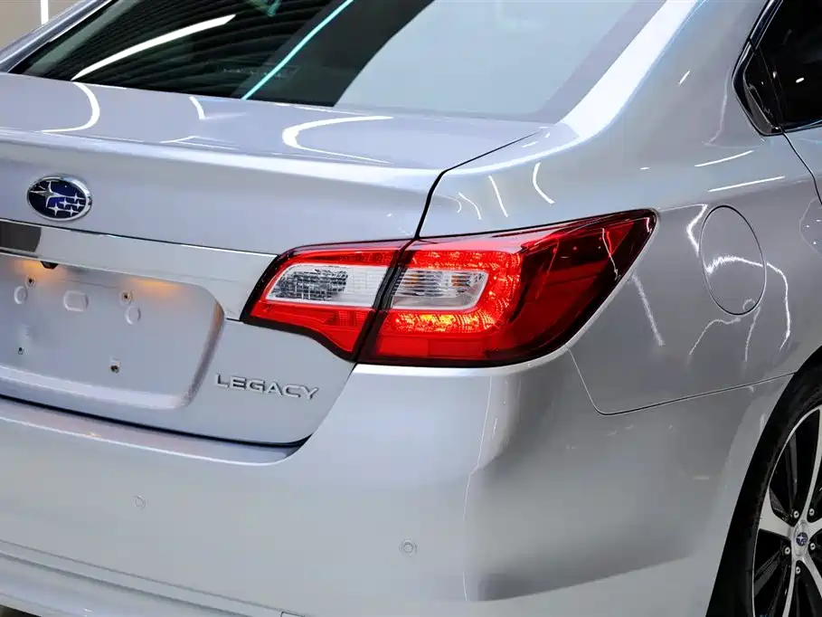 Subaru Legacy 2016 2.5i AWD Glory Edition фото 15
