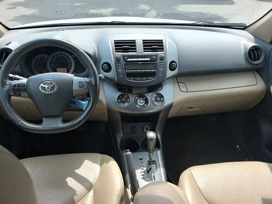 Toyota RAV4 Rongfang 2011 2.4L Automatic 4WD Luxury Edition фото 12