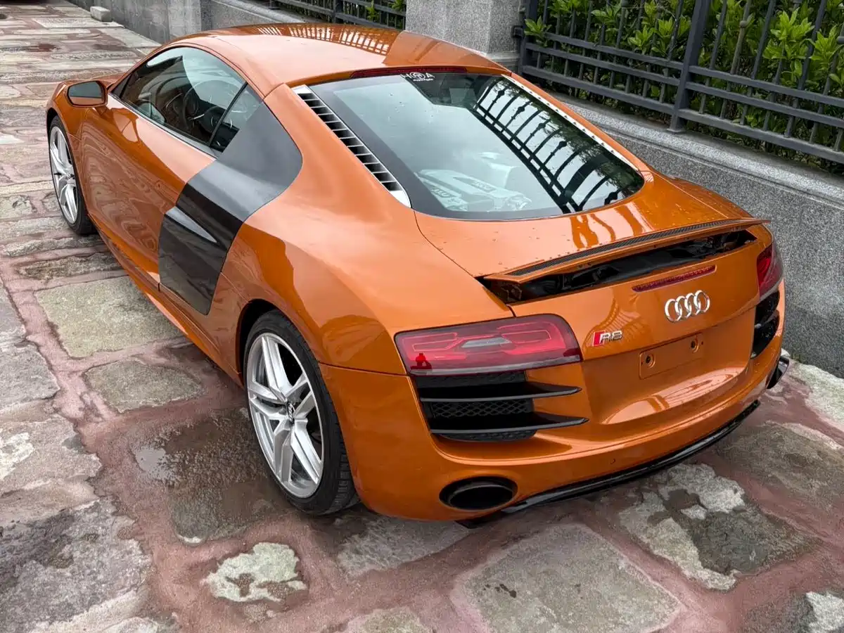 Audi R8 2014 4.2 FSI quattro фото 8
