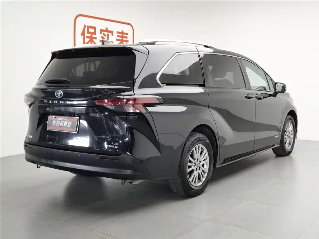 Toyota Sienna 2023 2.5L Hybrid Comfort Edition фото 2