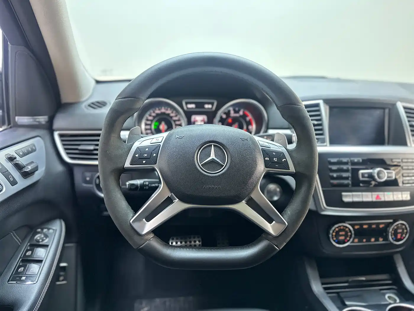 Mercedes-Benz M-Class AMG 2014 AMG ML 63 фото 20