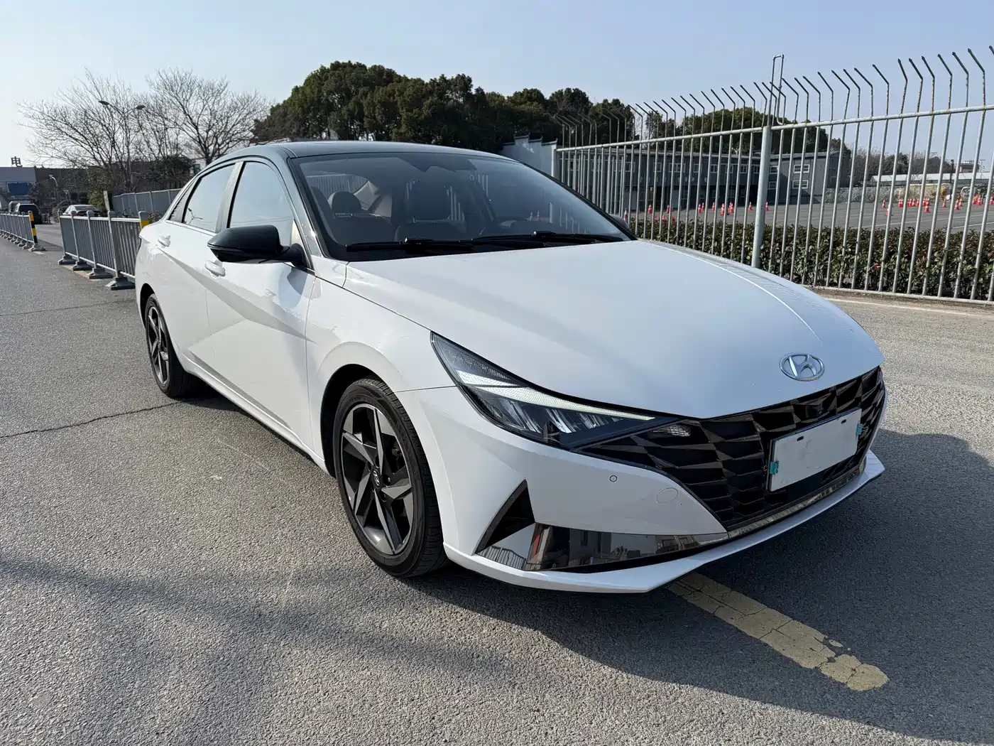 Hyundai Elantra 2021 1.5L CVT TOP Flagship Edition фото 3