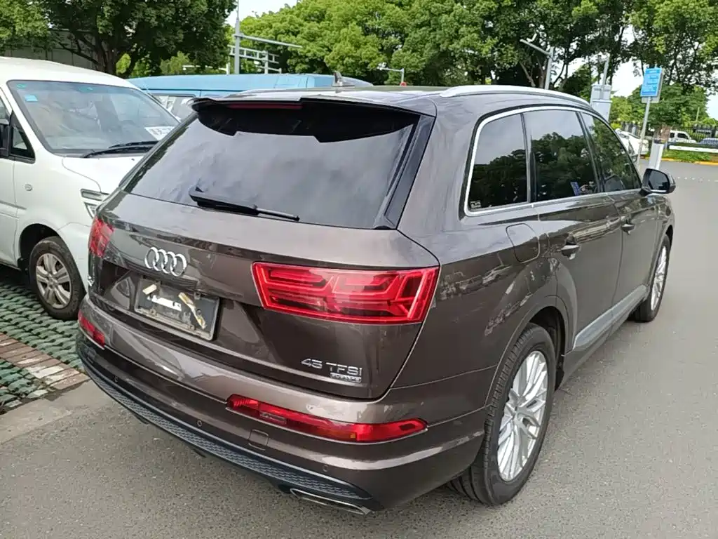 Photo 5 - Audi Q7