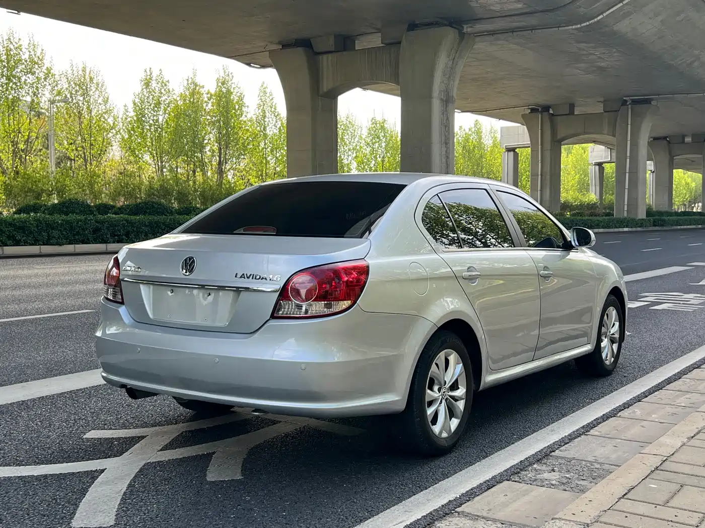 Volkswagen Lavida 2011 1.6L Automatic Pinxuan Edition фото 6