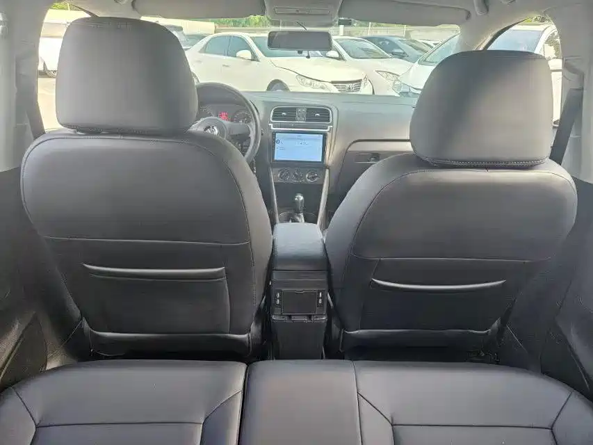 Volkswagen Polo 2011 1.4L Automatic Style Edition фото 7