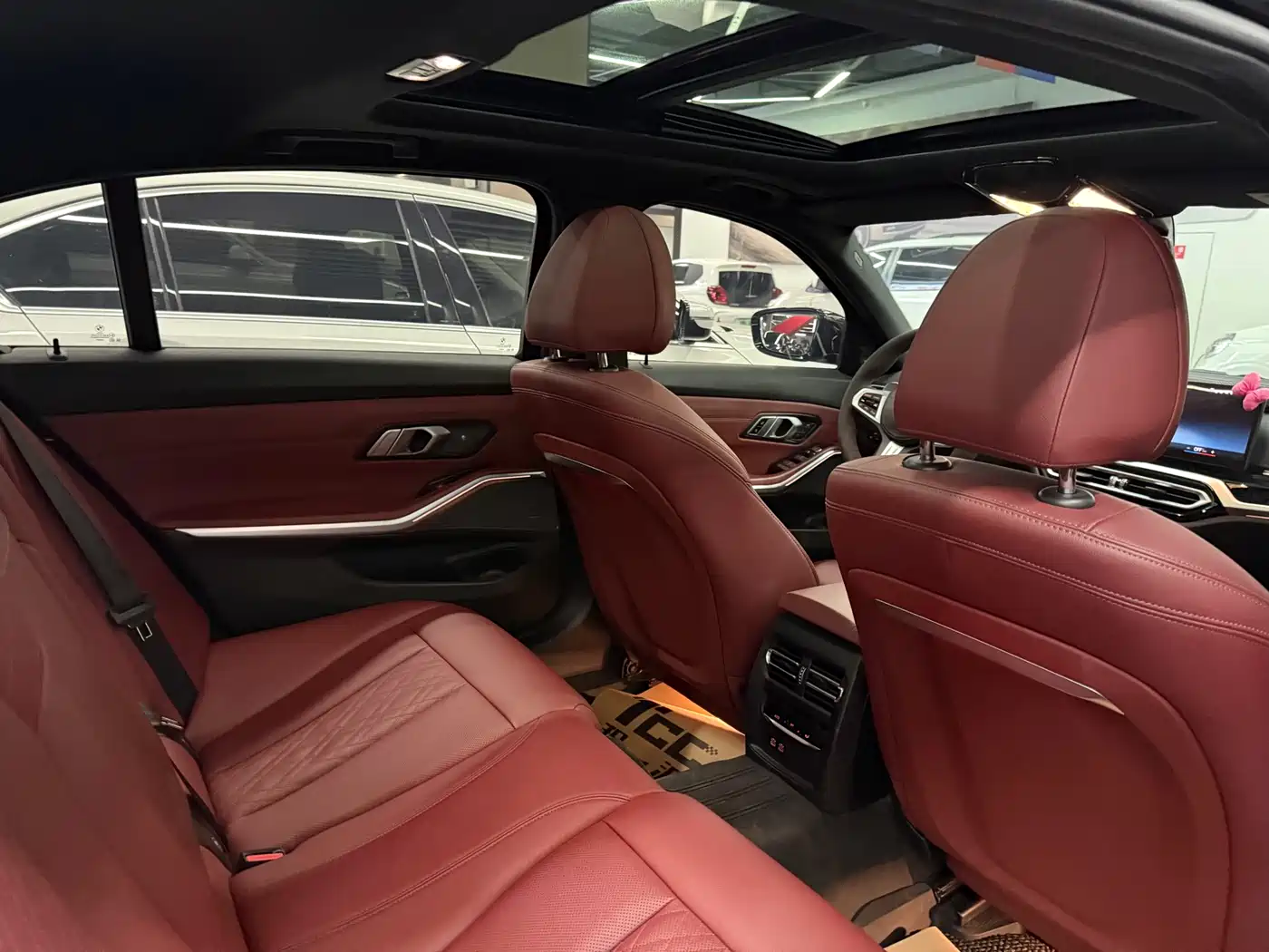 BMW 3 Series 2023 330Li M Sport Dark Night Package фото 11