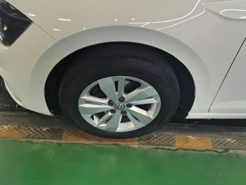 Volkswagen Polo 2019 Plus 1.5L Automatic Panorama Enjoyment Edition фото 23