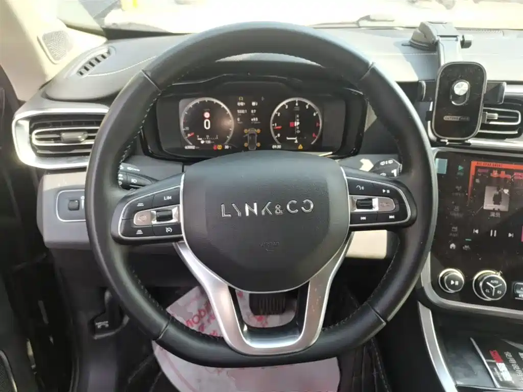 Lynk & Co 01 2019 2.0T 2WD Type Pro Version China VI фото 11
