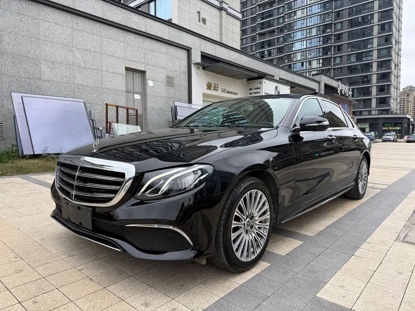 Mercedes-Benz E-Class 2019 E 300 L Fashion