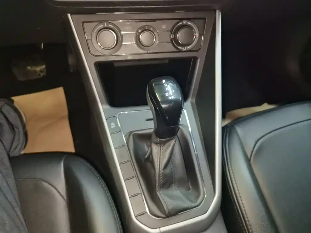 Volkswagen Polo 2019 Plus 1.5L Automatic Panorama Enjoyment Edition фото 14